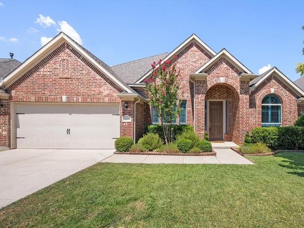 617 Newchester Drive, Roanoke, TX 76262
