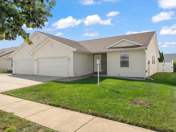 1703 E Lexington Drive , Urbana, IL 61802