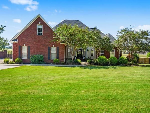 125 Eunice Dr., Guntown, MS 38849