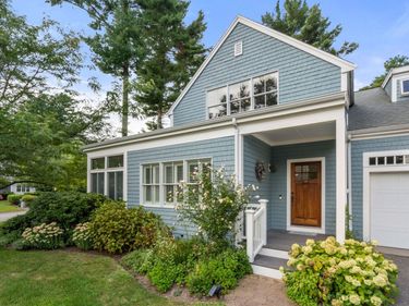 31 Hathaway Pond Cir, Unit 31, Rochester, MA 02770