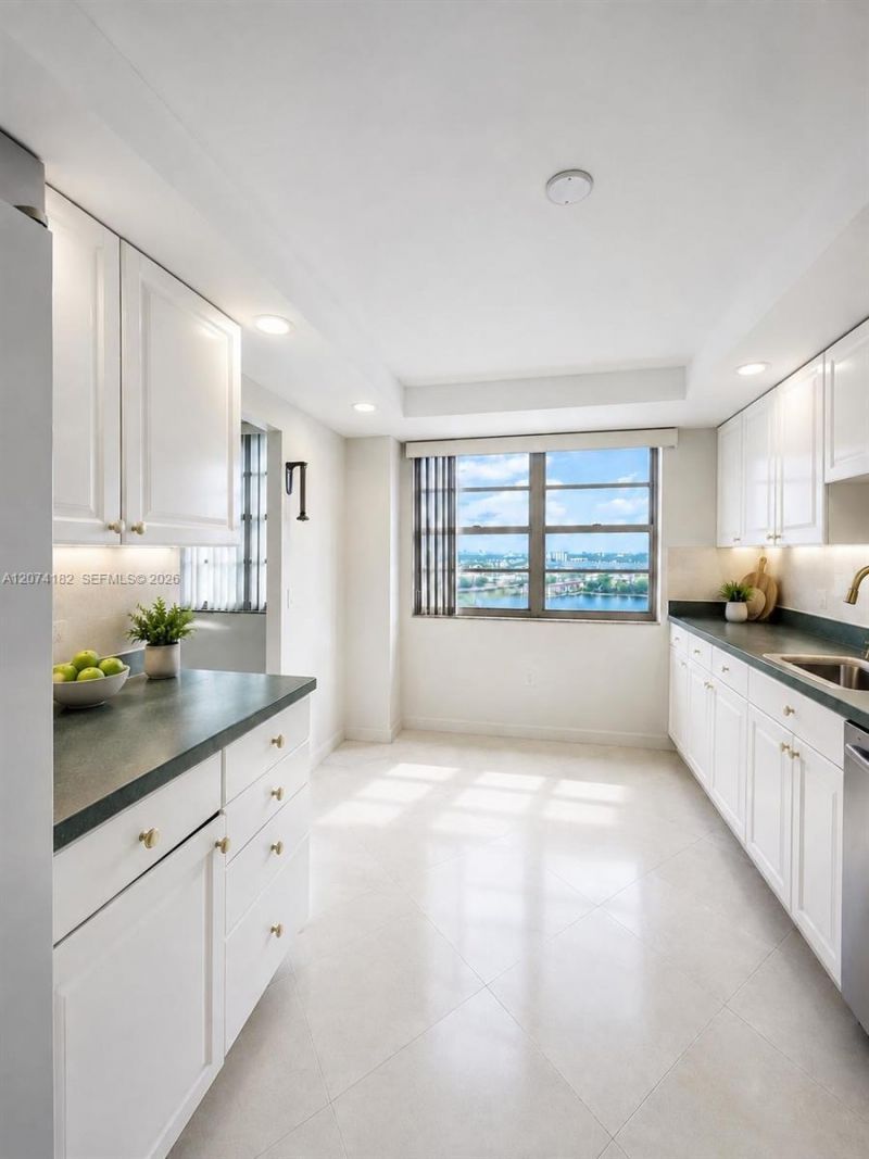 2801 NE 183rd St, Unit 1616W, Aventura, FL 33160 Photo