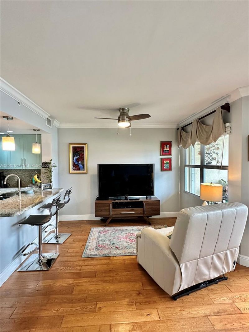 13800 SW 5th Ct, Unit 311M, Pembroke Pines, FL 33027 Photo