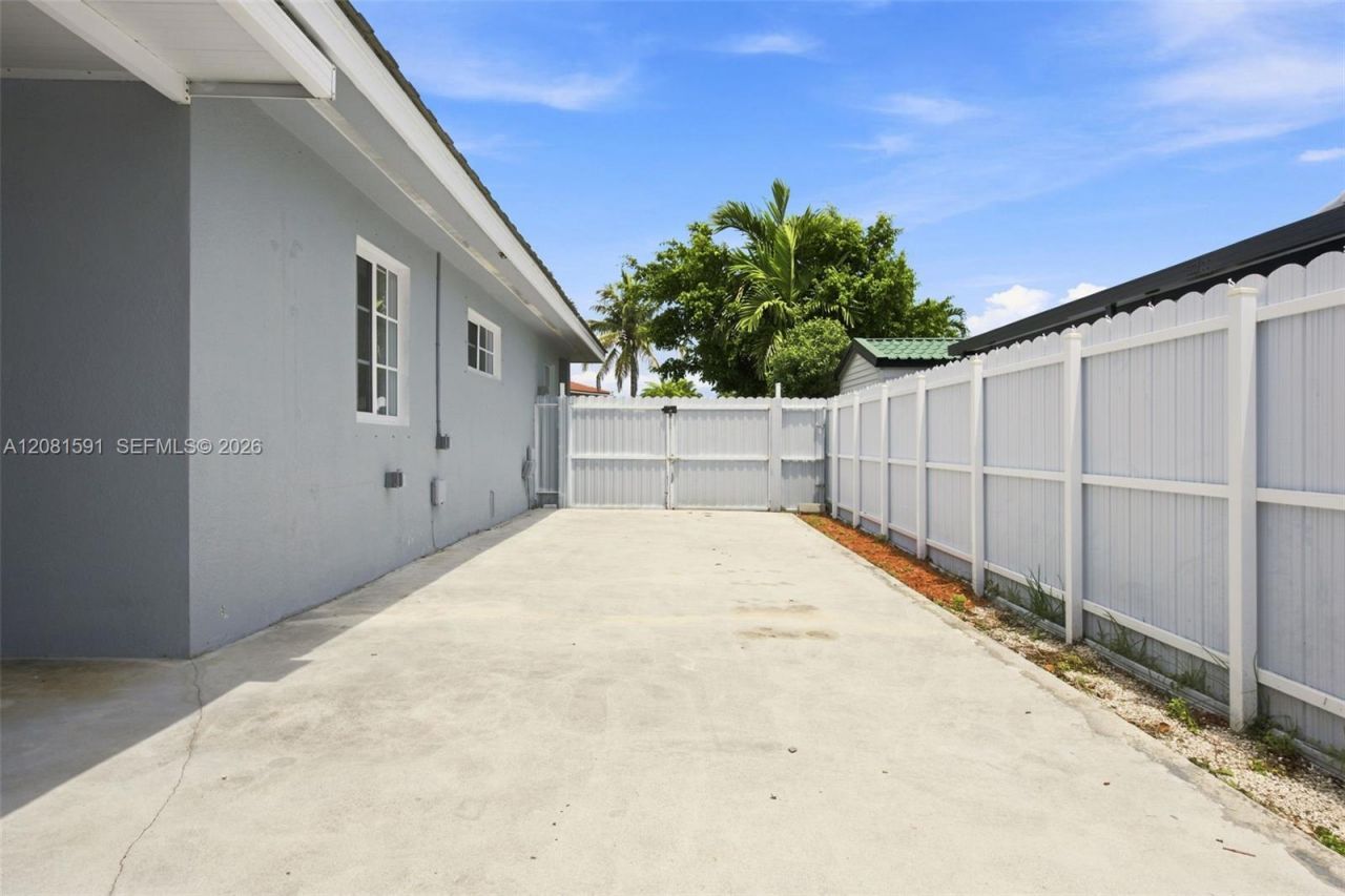 14720 SW 141st Ter , Miami, FL 33196 Photo