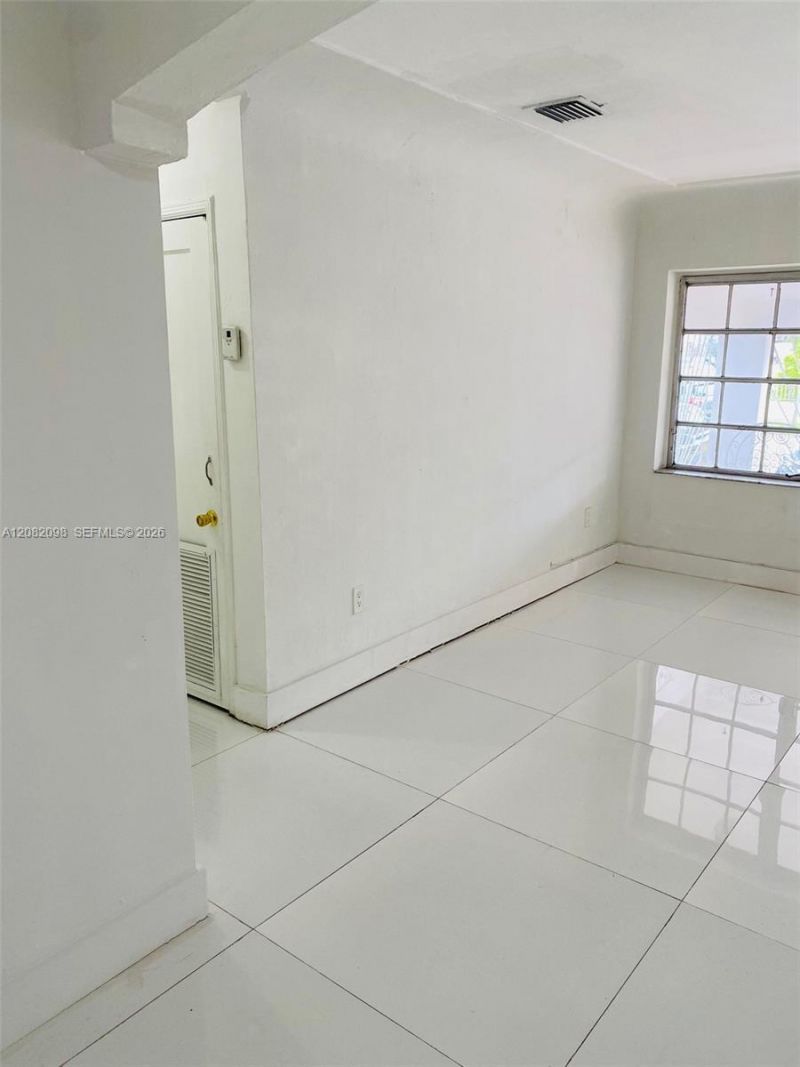 3335 SW 26th St , Unit 3335, Miami, FL 33133 Photo