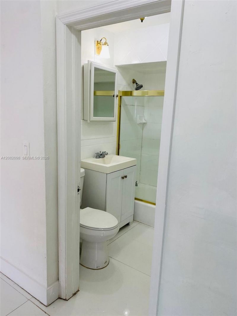 3335 SW 26th St , Unit 3335, Miami, FL 33133 Photo