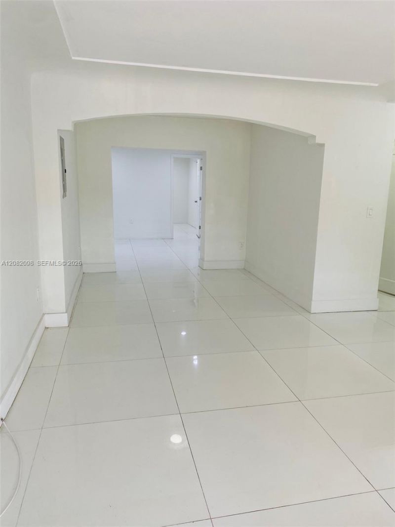 3335 SW 26th St , Unit 3335, Miami, FL 33133 Photo
