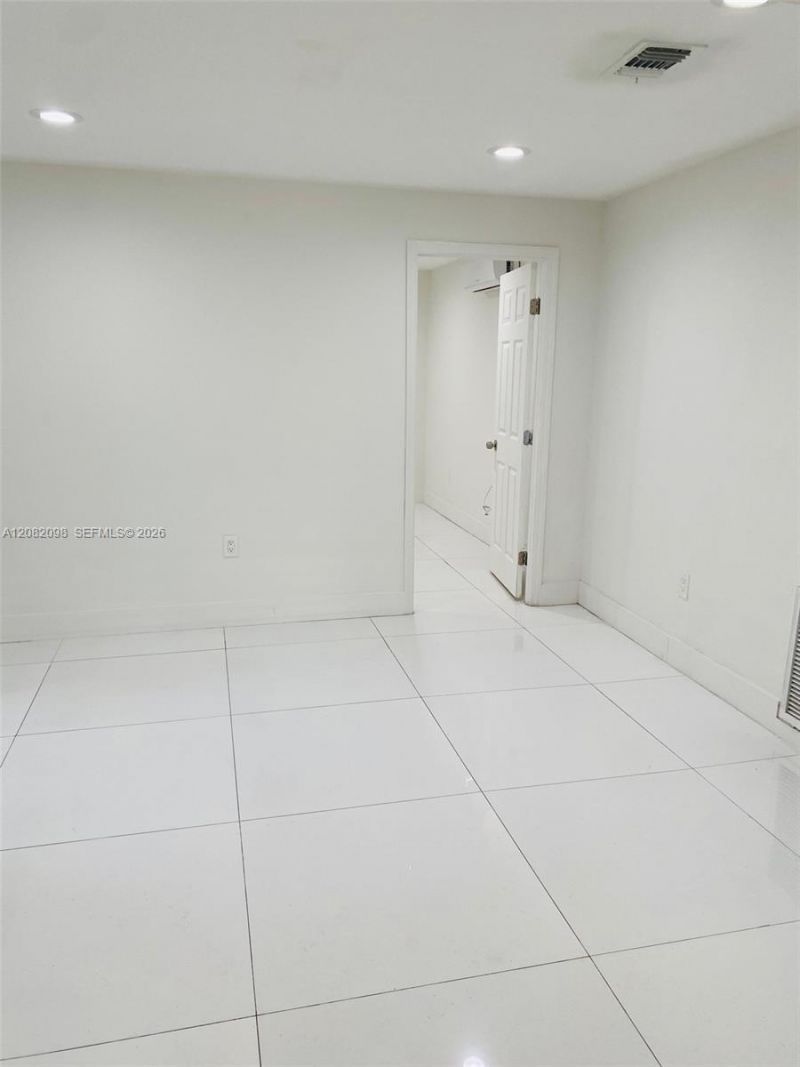3335 SW 26th St , Unit 3335, Miami, FL 33133 Photo