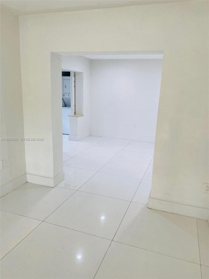 3335 SW 26th St , Unit 3335, Miami, FL 33133 Photo