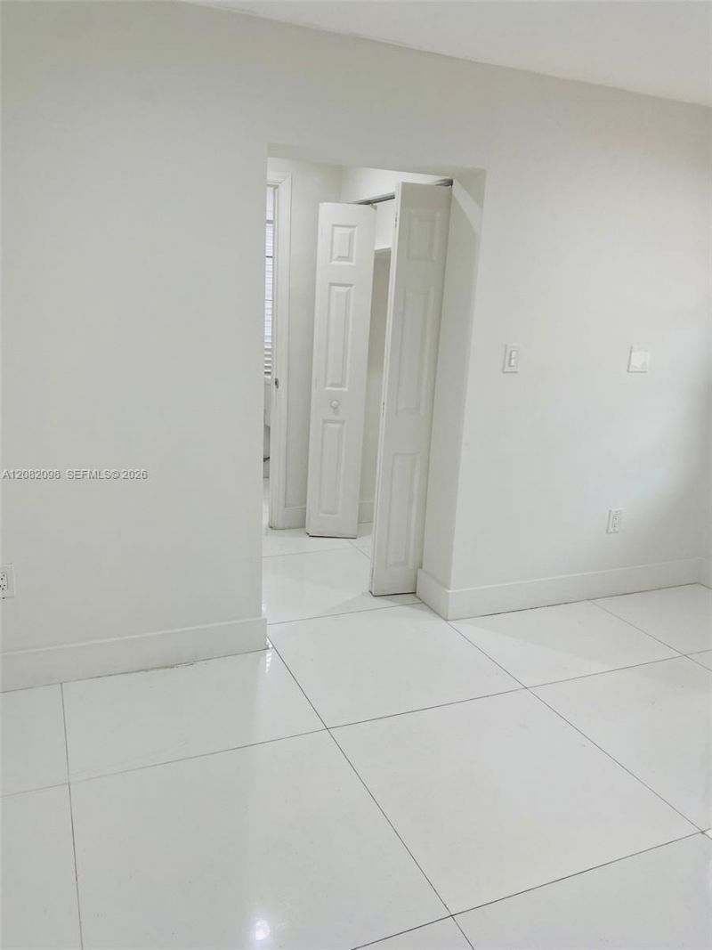 3335 SW 26th St , Unit 3335, Miami, FL 33133 Photo