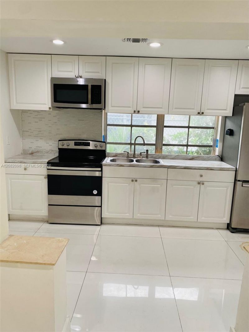3335 SW 26th St , Unit 3335, Miami, FL 33133 Photo