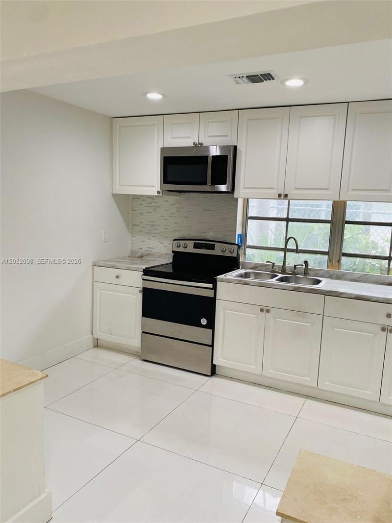 3335 SW 26th St , Unit 3335, Miami, FL 33133 Photo