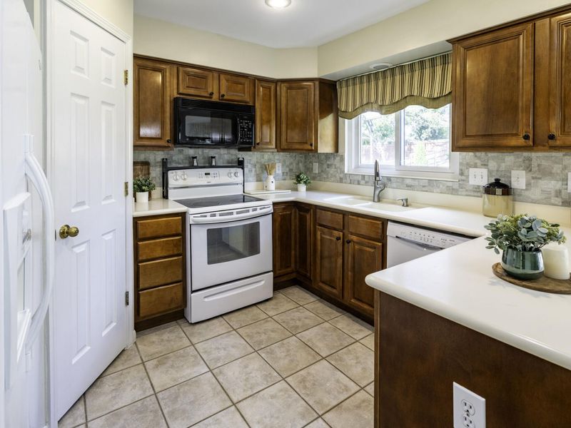 8442 Woodcreek Drive, Florence, KY 41042 Photo 4