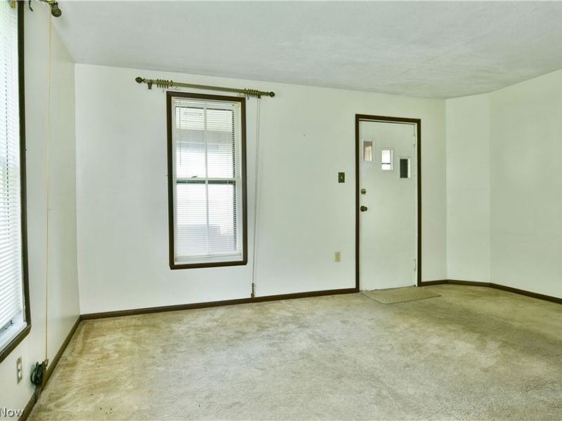 794 N Stateline Road, Masury, OH 44438 Photo 3