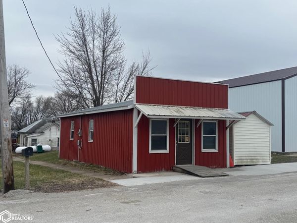 101 W main Street, Drakesville, IA 52552