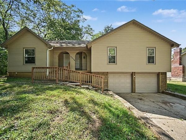 9038 Manning Avenue, Kansas City, MO 64138