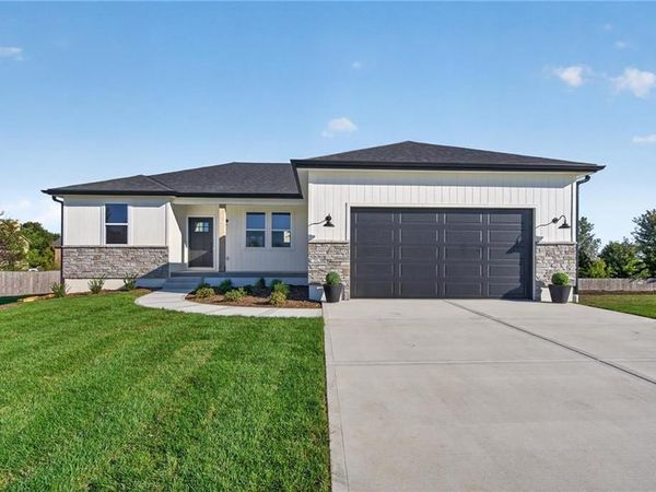 1415 Thomas Drive, Louisburg, KS 66053