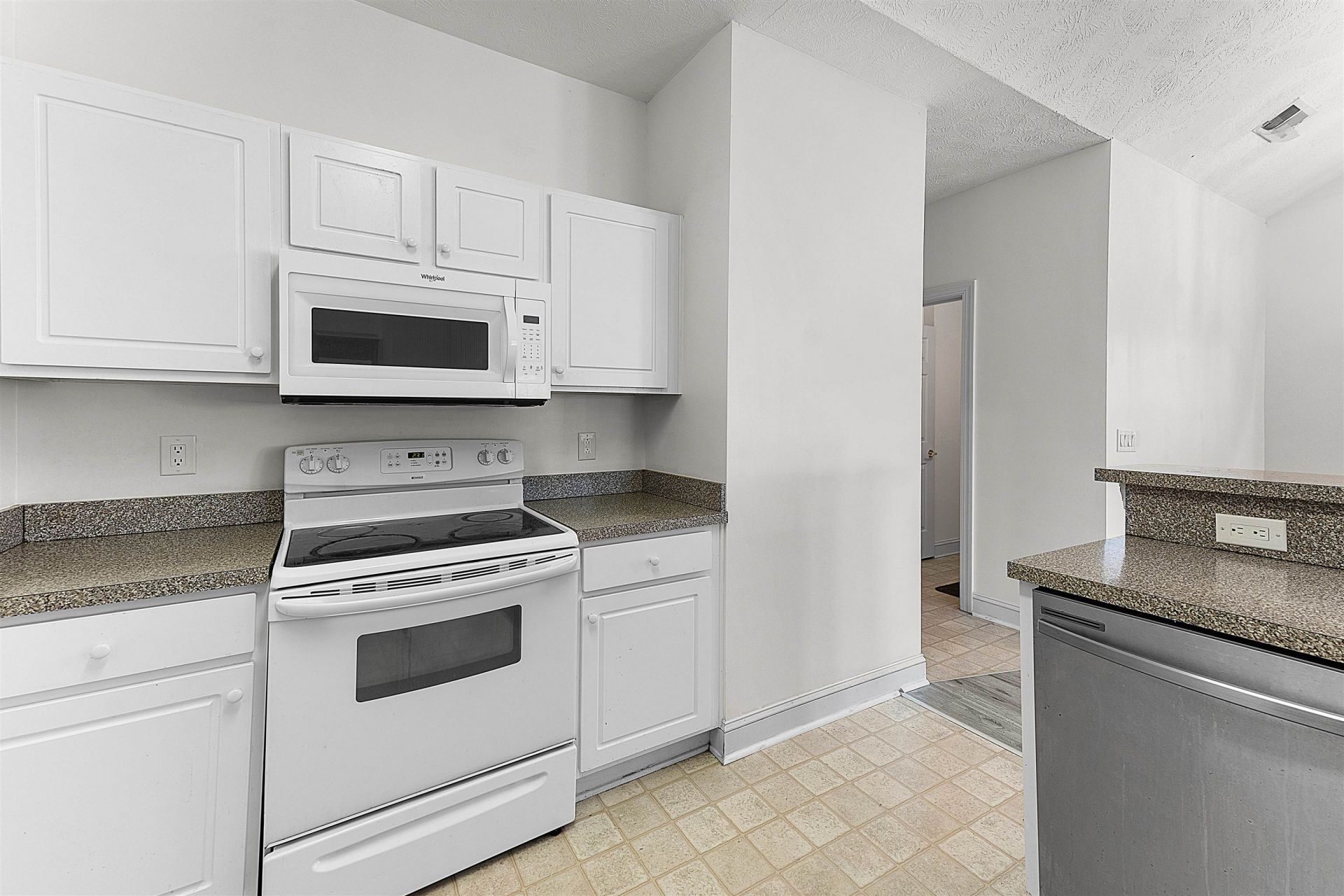 6010 Windsor Green Way Photo 17