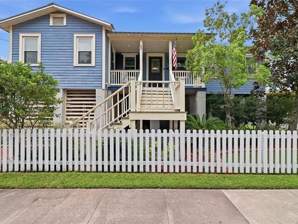 201 LAFITTE Street , Mandeville, LA 70448