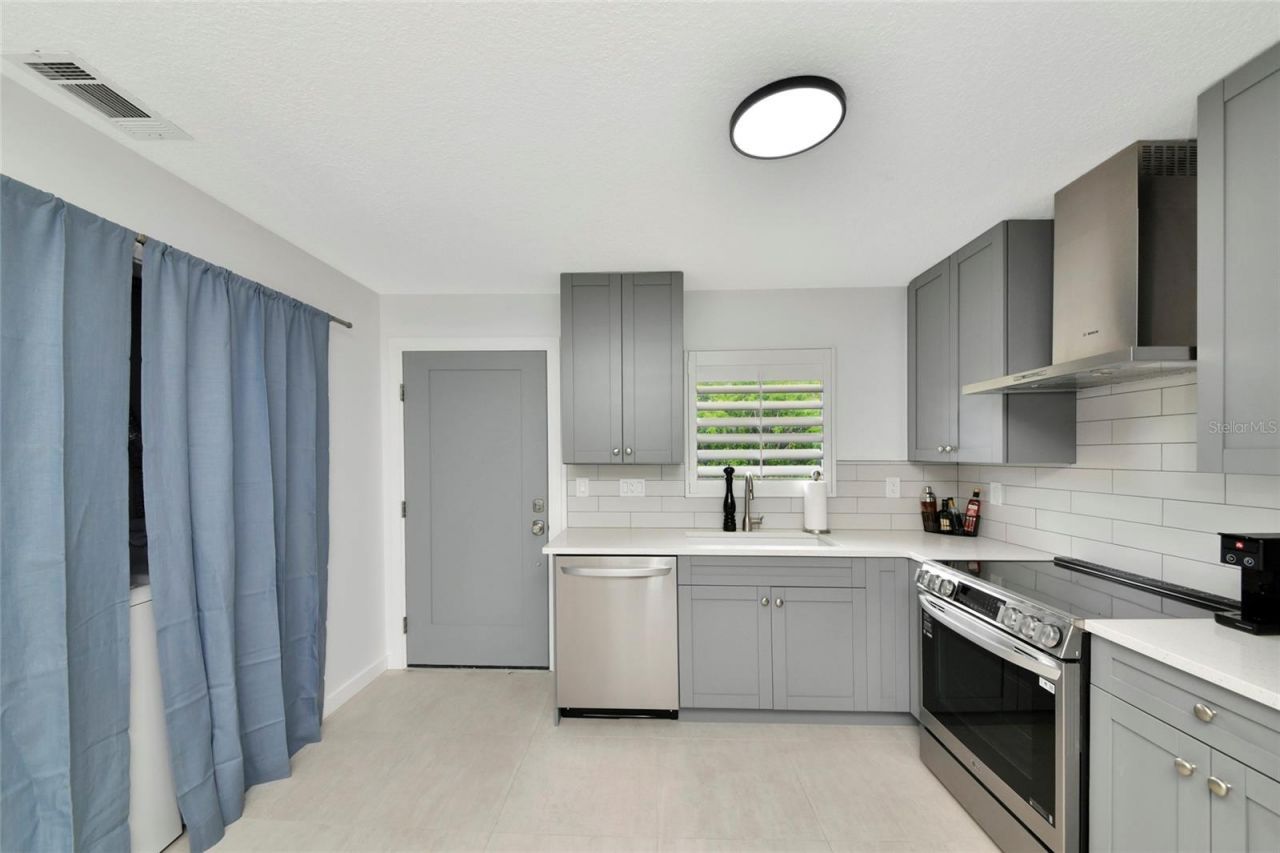 729 Saint Judes Drive S, Unit 2, Longboat Key, FL 34228 Photo