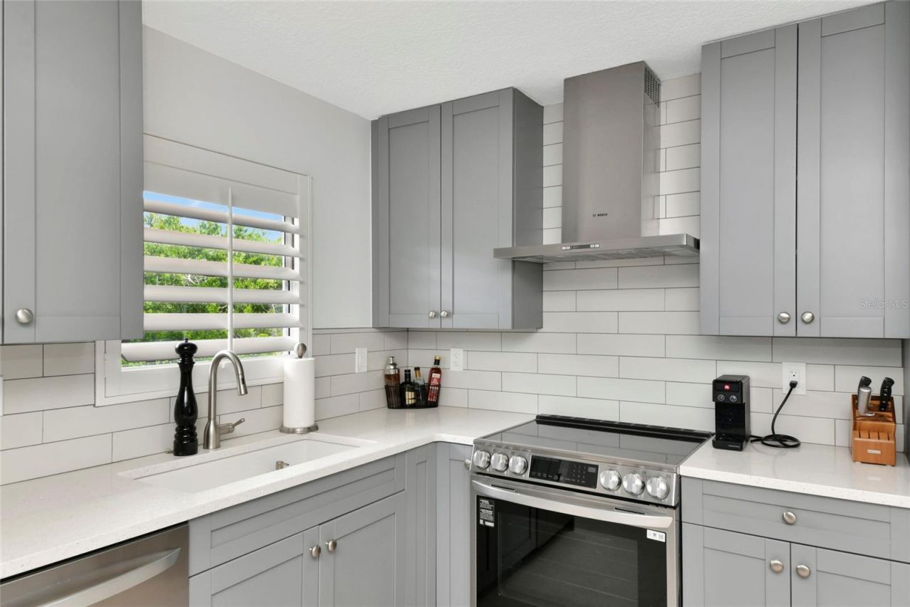 729 Saint Judes Drive S, Unit 2, Longboat Key, FL 34228 Photo