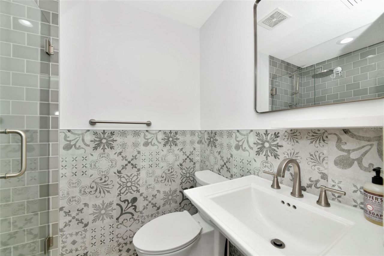 729 Saint Judes Drive S, Unit 2, Longboat Key, FL 34228 Photo