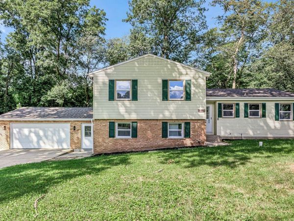 60195 Emerald Drive, South Bend, IN 46614