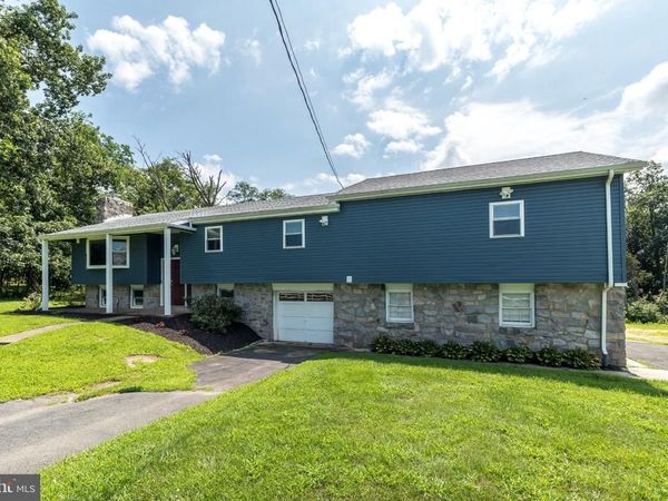402 N LAYFIELD ROAD , PERKIOMENVILLE, PA 18074