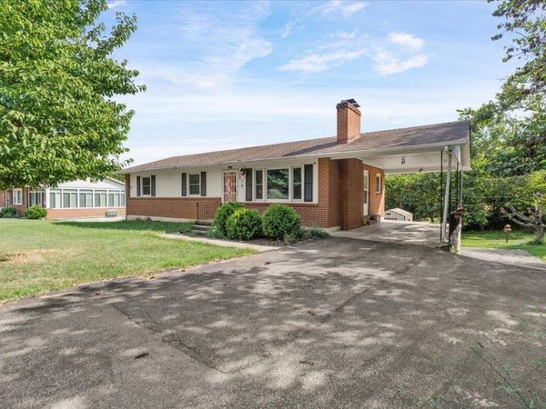 5514 Castle Rock RD, Roanoke, VA 24018