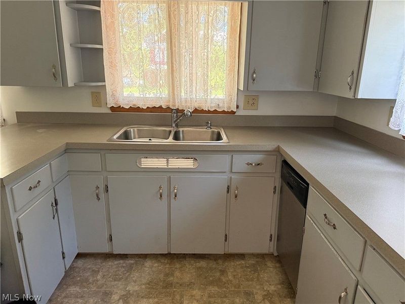 203 W Main Road, Conneaut, OH 44030 Photo 8