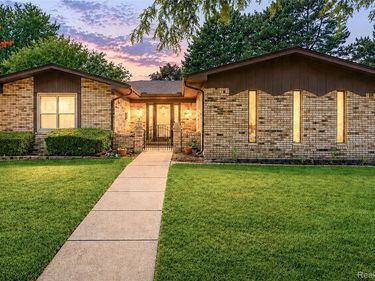 7339 Parkway Court, Canton Township, Mi 48187