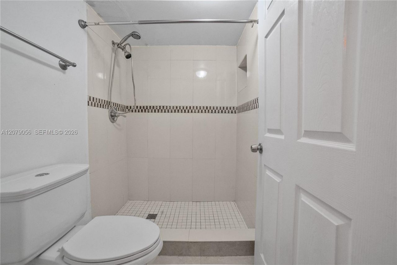 7155 NW 179th St, Unit 108, Hialeah, FL 33015 Photo