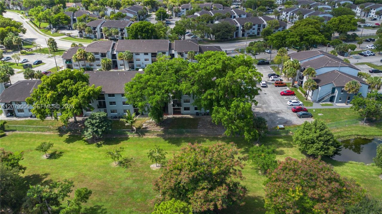 7155 NW 179th St, Unit 108, Hialeah, FL 33015 Photo
