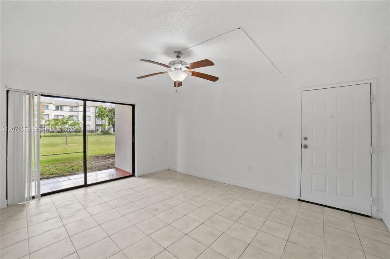 7155 NW 179th St, Unit 108, Hialeah, FL 33015 Photo