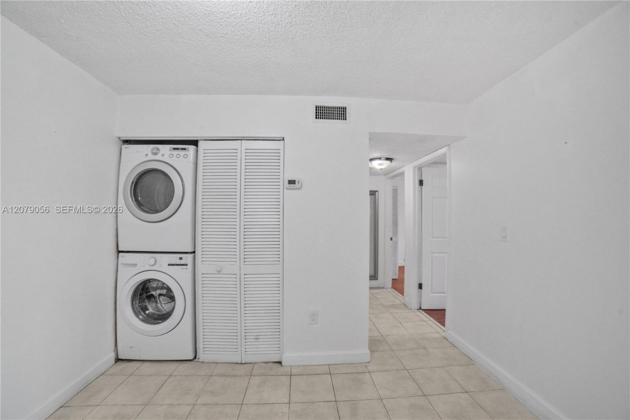 7155 NW 179th St, Unit 108, Hialeah, FL 33015 Photo
