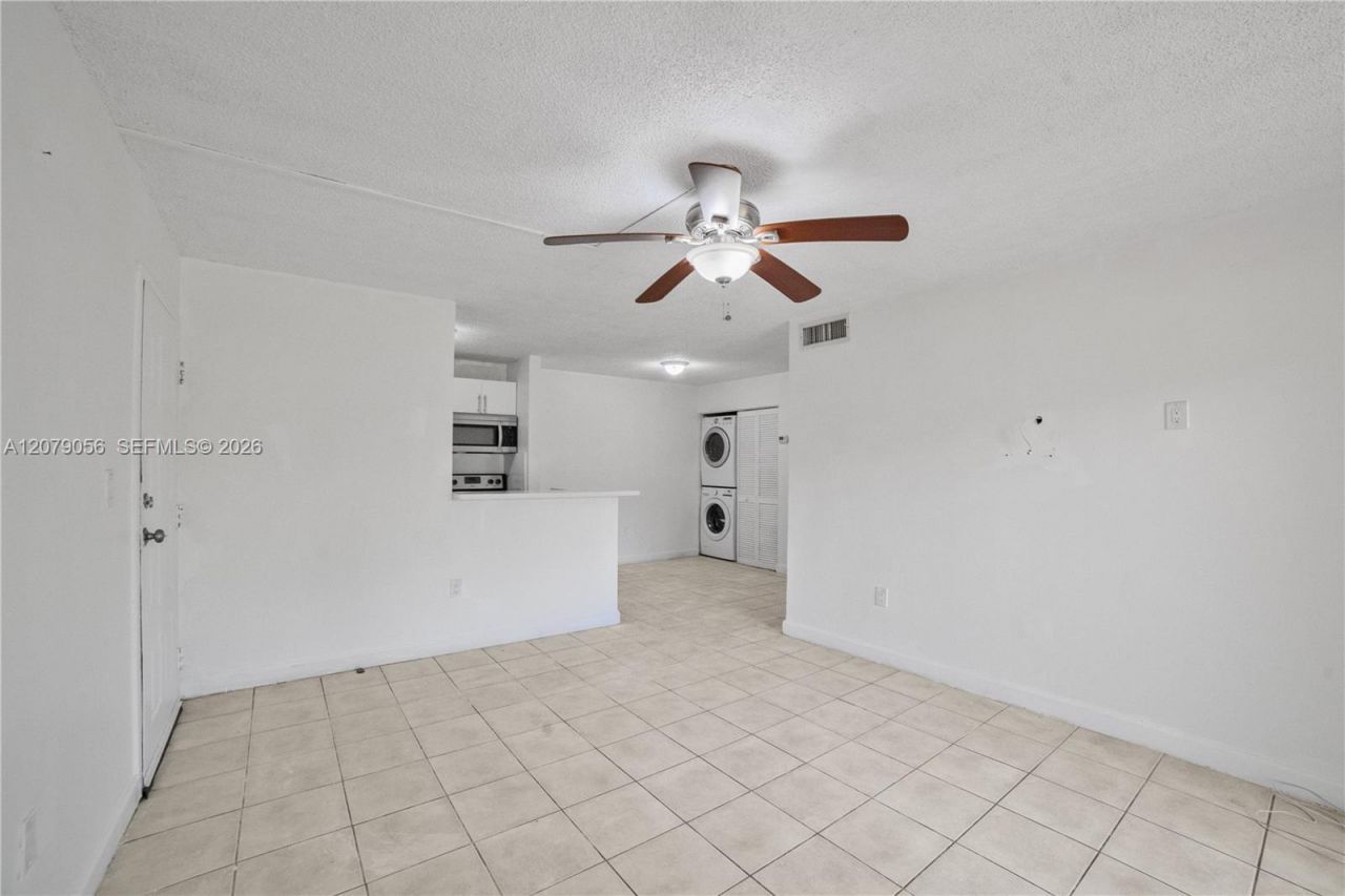 7155 NW 179th St, Unit 108, Hialeah, FL 33015 Photo