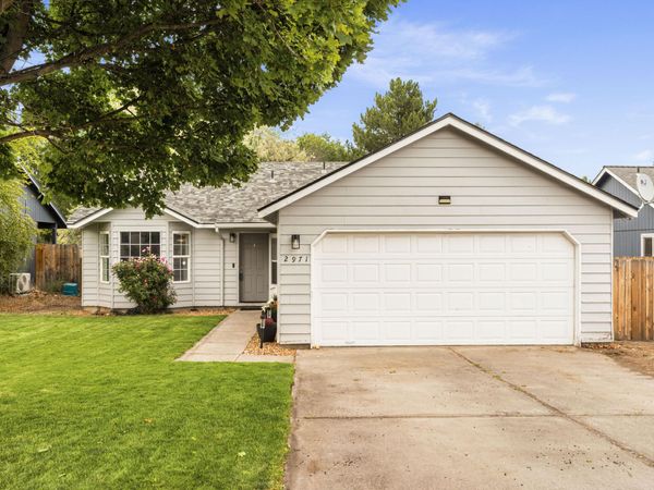 2971 SW Salmon Avenue, Redmond, OR 97756