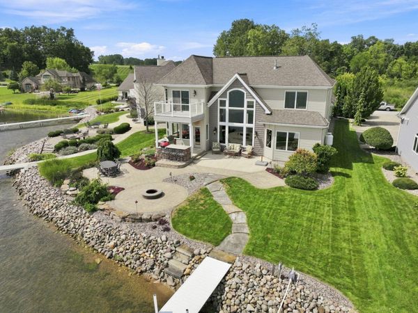 260 Lane 280AA Hamilton Lk, Hamilton, IN 46742