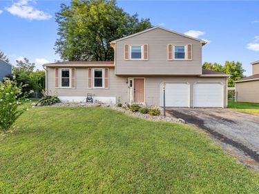 8149 Scotia Lane, Liverpool, NY 13090