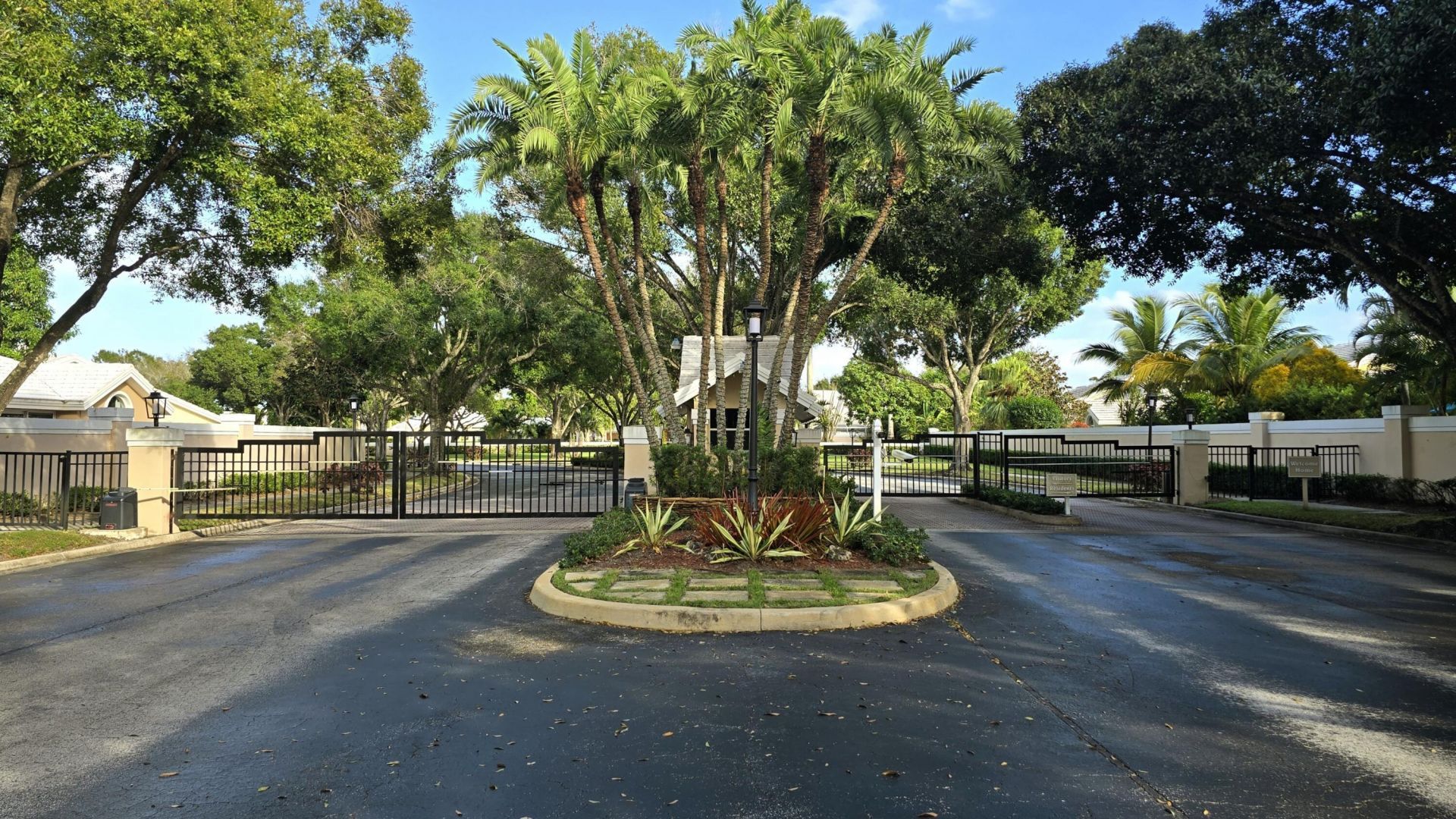 2295 Saratoga Lane, West Palm Beach, FL 33409 Photo