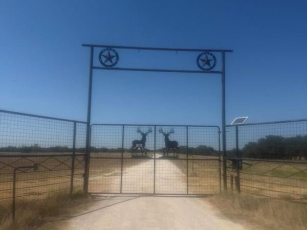 7800 County Road 210 , Bertram, TX 78654