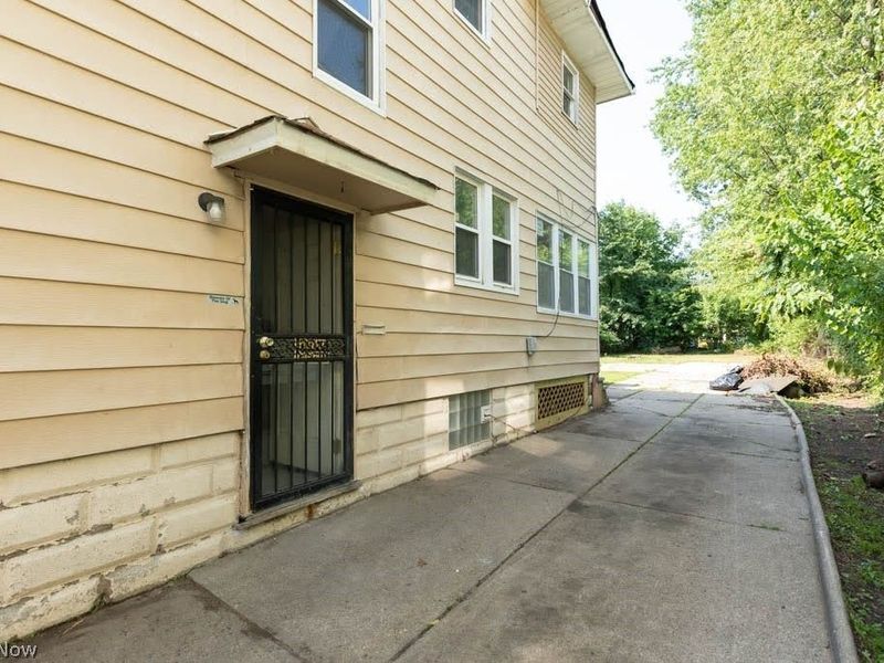12909 Beachwood Avenue, Garfield Heights, OH 44105 Photo 35