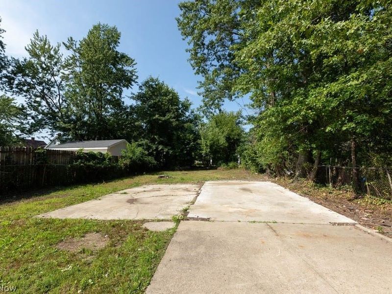 12909 Beachwood Avenue, Garfield Heights, OH 44105 Photo 37