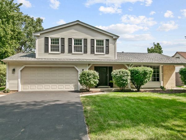 1554 CHICKASAW Drive , Naperville, IL 60563