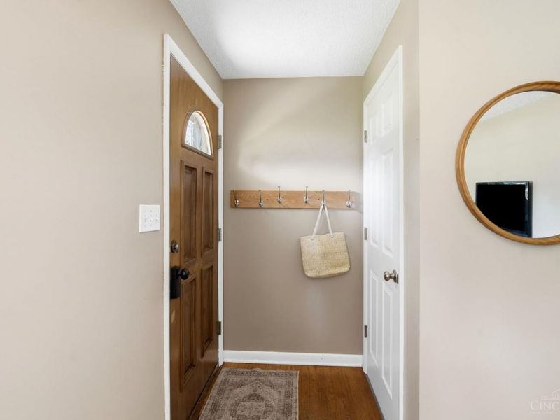 6126 Bardean Drive, West Chester, OH 45069 Photo 2