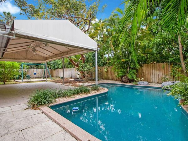 119 Harbor Dr , Key Biscayne, FL 33149