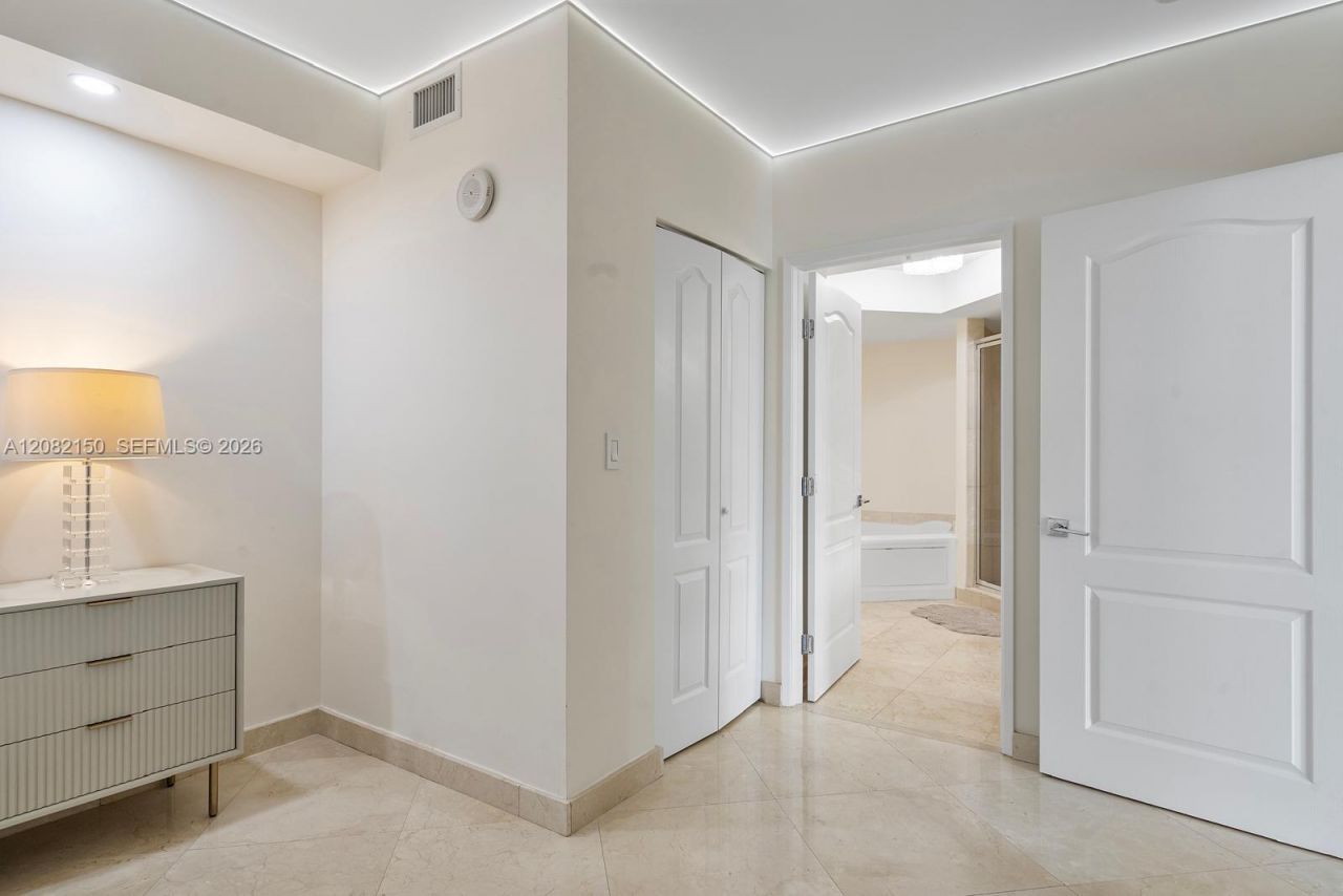 17555 Atlantic Blvd , Unit 508, Sunny Isles Beach, FL 33160 Photo