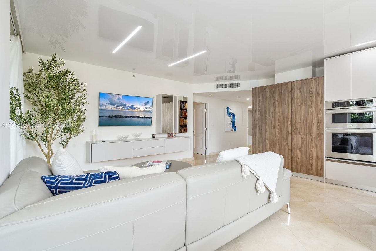 17555 Atlantic Blvd , Unit 508, Sunny Isles Beach, FL 33160 Photo