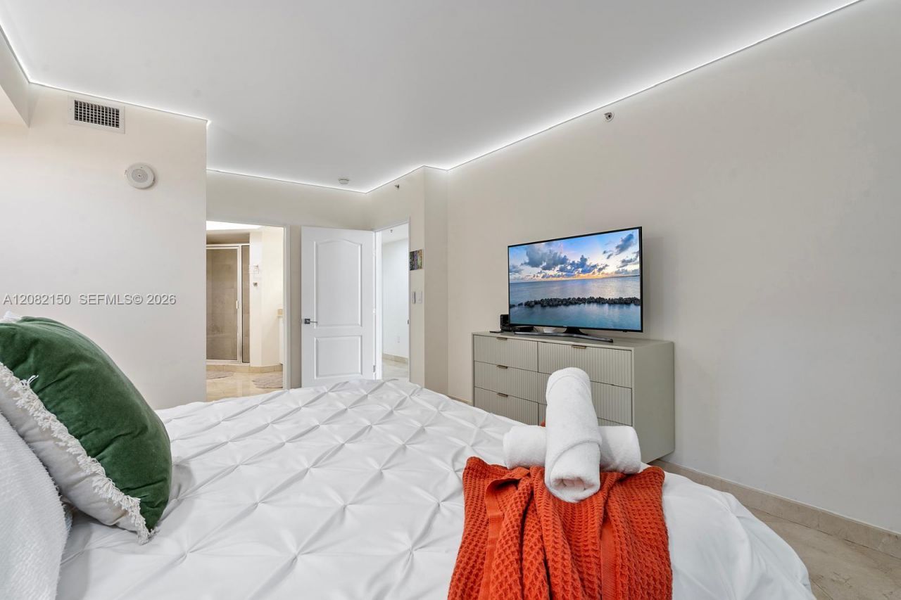 17555 Atlantic Blvd , Unit 508, Sunny Isles Beach, FL 33160 Photo