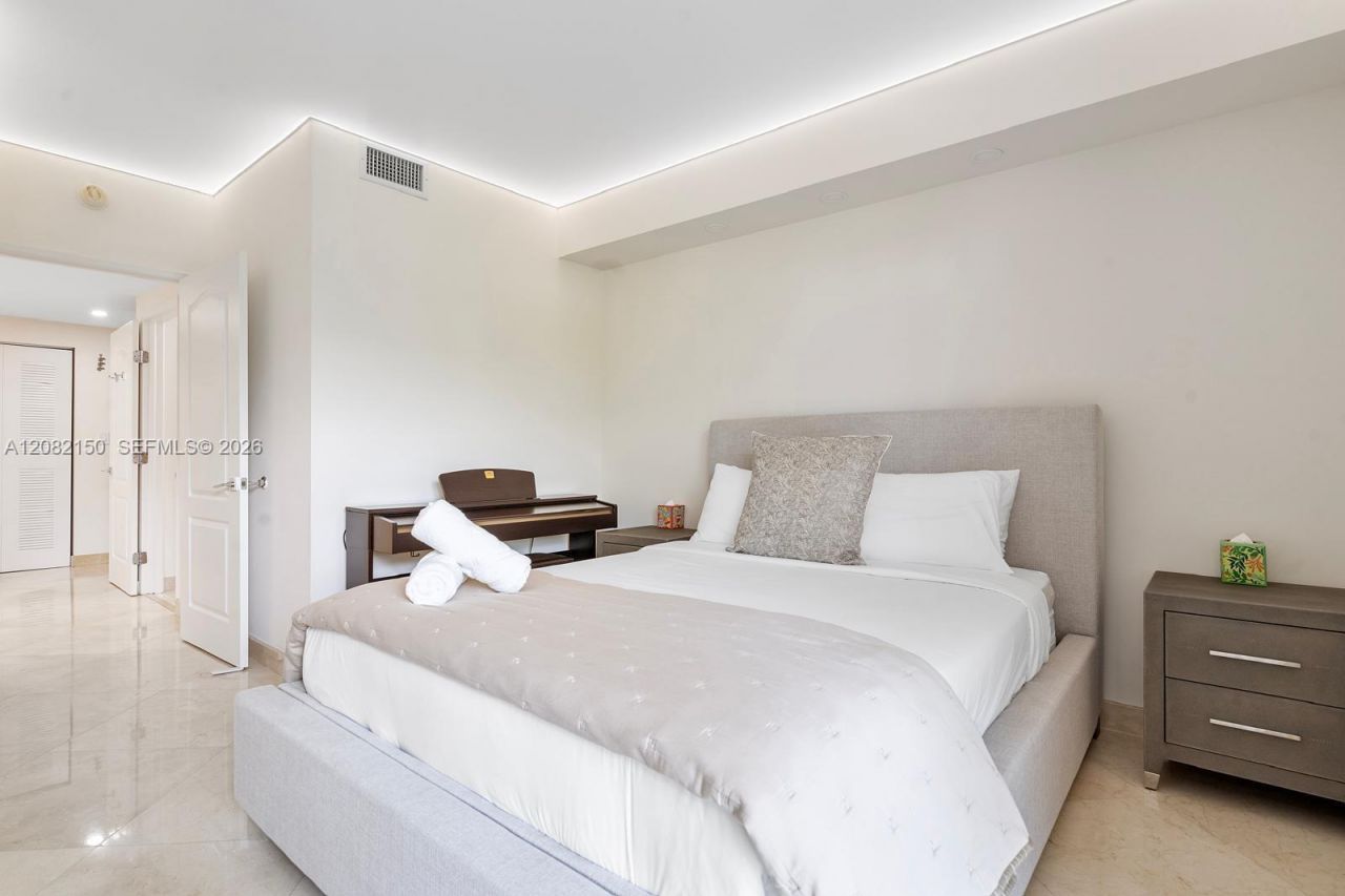 17555 Atlantic Blvd , Unit 508, Sunny Isles Beach, FL 33160 Photo
