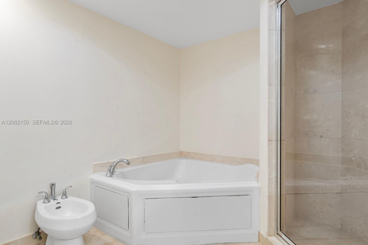17555 Atlantic Blvd , Unit 508, Sunny Isles Beach, FL 33160 Photo